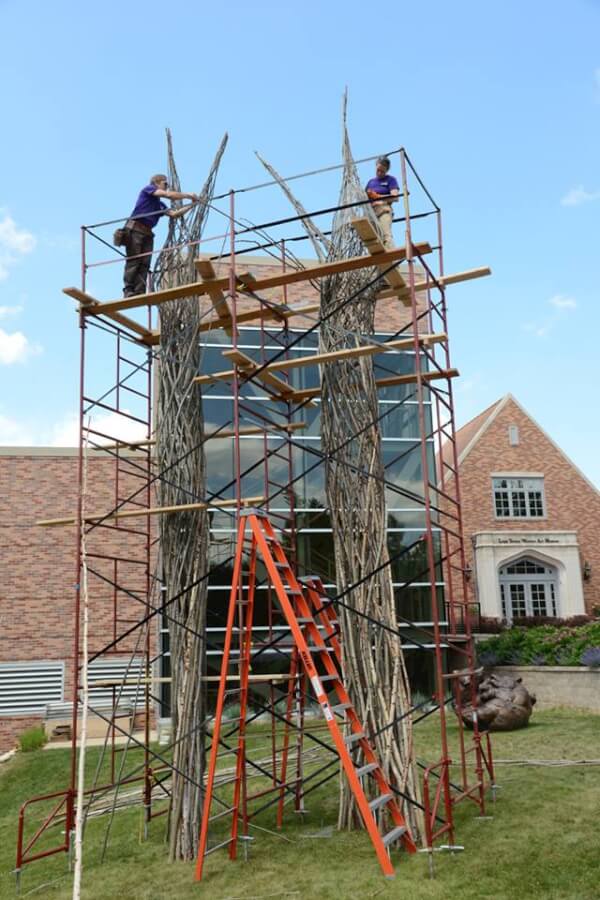 Andy and Donna on Scaffolding, The Dance